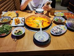 -洱火云南酸菜牛肉火锅(石景山当代商城店)