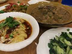 东北小鸡炖蘑菇-东北农家小院(定西路店)