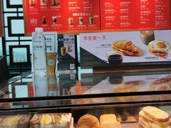 面包甜点陈列柜-星巴克(福州长乐机场分店)