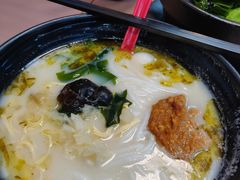 -灵芝妹子海鲜米线(香炉礁山姆店)