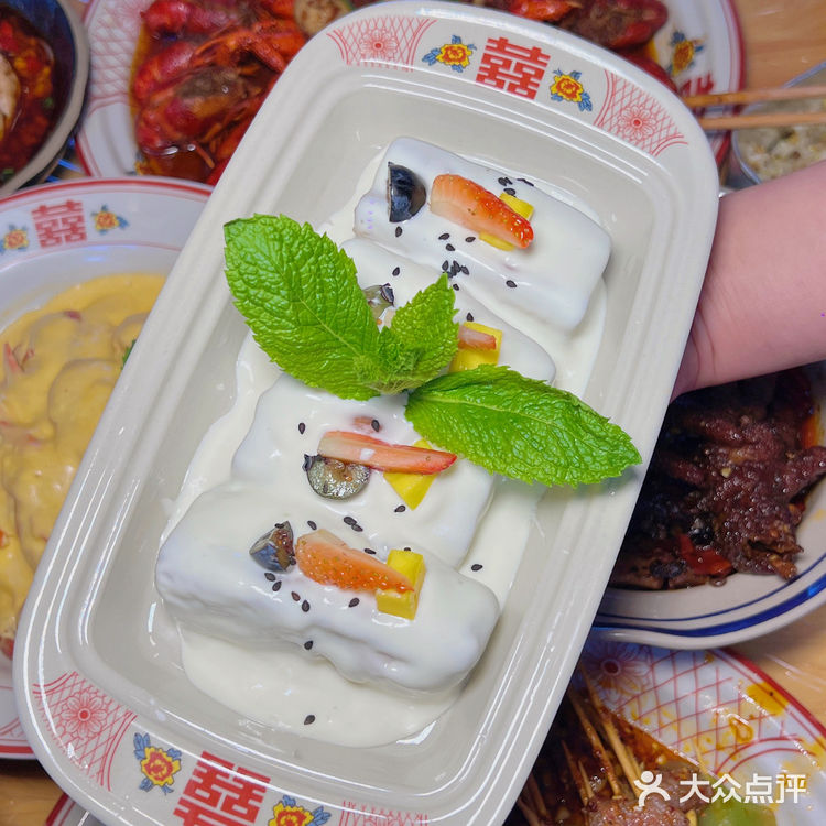 闺蜜局新宠!!离谱但好吃的榴莲小龙虾安排上了