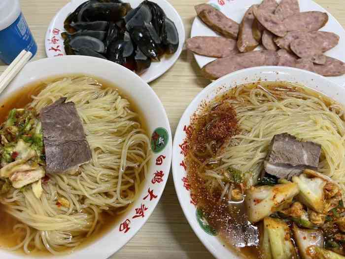 白鹤大冷面-"夏天吃烤串的火热店.人很多,其实吃起来.