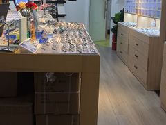 -天空之镜眼镜店蔡司依视路配镜授权零售店(望京颐堤港店)