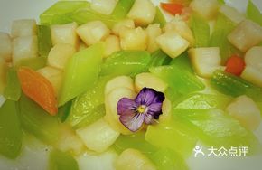 Scallop and Seasonal Vegetables