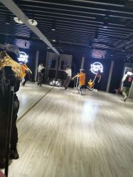 -YOUNGRICH街舞工作室