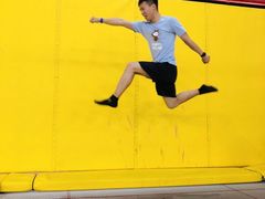 -嘿哟动霸CHUA·新潮玩运动娱乐中心·蹦床滑冰团建乐园