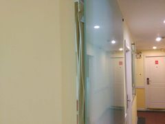 内窗是被封掉只留不超过2公分间隙的缝-如家酒店·neo(杭州西湖南宋御街定安路地铁站店)