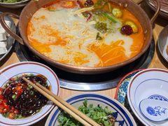 -洱火云南酸菜牛肉火锅(石景山当代商城店)