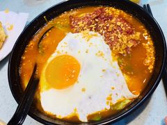 鸡翼肉眼颈煎蛋冬阴功米线-华嫂冰室(尖沙咀店)