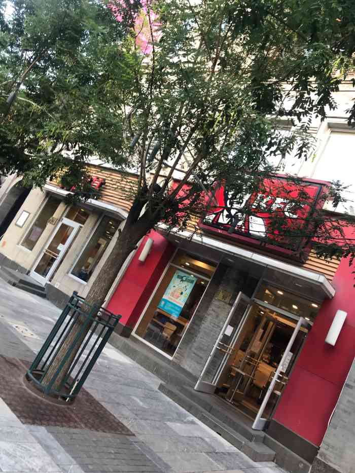 肯德基(前门大街店)-"十一之前带孩子来天安门玩,广场戒严了,就.
