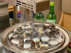 -围炉肉舍•炭烤活鳗•丹东海鲜烤肉(步行街店)