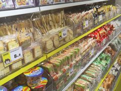 -咻啵翔翔零食基地(万达广场店)