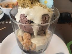 -Chom Cafe and Restaurant