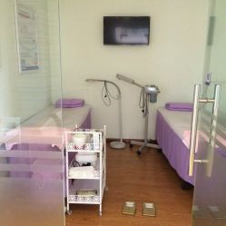 -苗方清颜专业祛痘养生