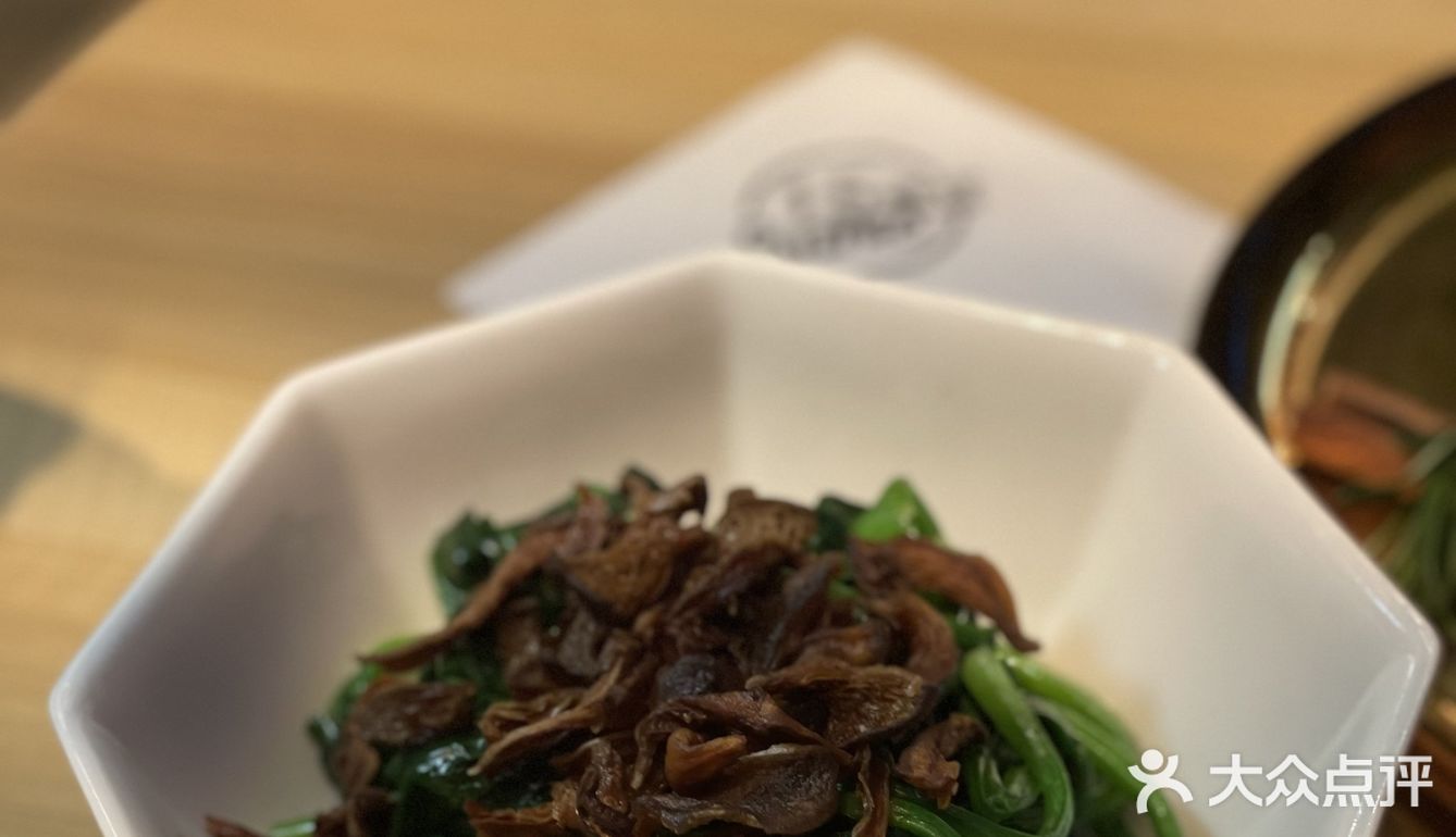 新粮仓的人气酒馆，圣诞节还有假面舞会哎！