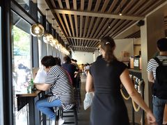 -星巴克(西藏路店)