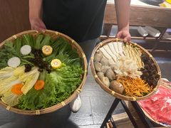 -尚尚仙·酸汤猪手·猪肚鸡火锅(华联万柳购物中心店)