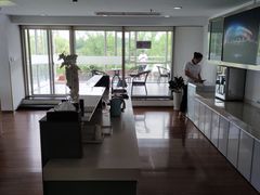 -上海星瀚奔驰4S店(红柳路店)