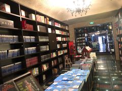 -钟书阁(松江泰晤士小镇店)