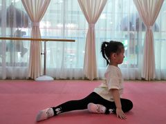 -米娜凯威少儿礼仪艺术教育(南海新凯广场店)