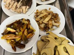 -菌之家·专业纯野生菌火锅·特色炒菌