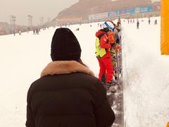 -采薇庄园四季滑雪场