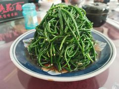 凉拌沙葱-壹阁胡羊焖饼(特色小吃街店)