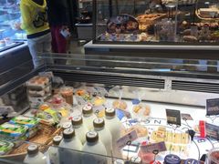 面包甜点陈列柜-巴黎贝甜(宜山路店)