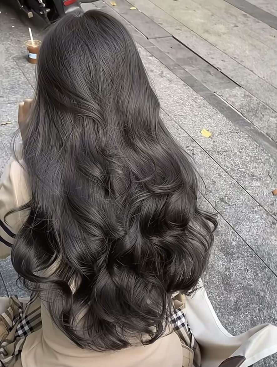 氛围感拉满的烫发发量多的粗硬发质都很适合