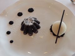 巧克力蛋糕配香草冰淇淋-Jean Georges