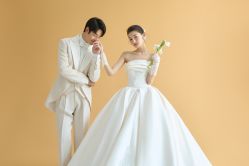 -喜爱高定婚纱摄影