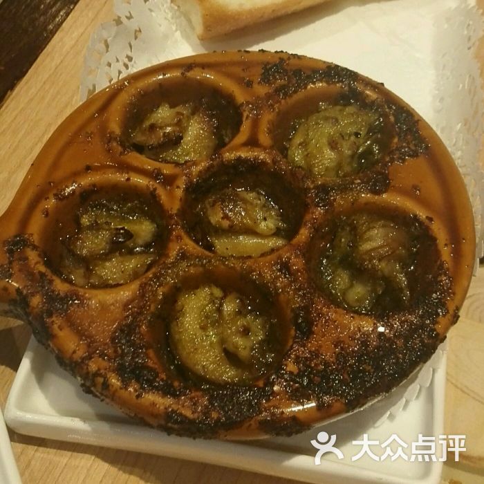 红酒焗蜗牛怎么吃(红酒焗蜗牛是真的蜗牛吗)