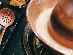 -果松木炭酸菜铜火锅·外婆参鸡汤