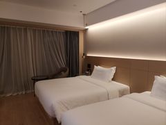 -铂领荟酒店(军区总医院熊猫基地西大门地铁站店)