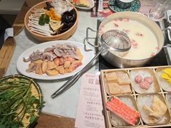 -尚尚仙·酸汤猪手·猪肚鸡火锅(华联万柳购物中心店)