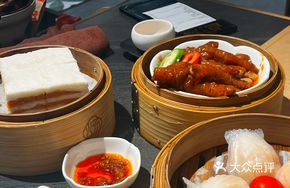 Guangfu Hundred Sauce Steamed Chicken Feet