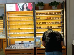 -优医视平价眼镜蔡司依视路折扣工厂店(十里堡店)