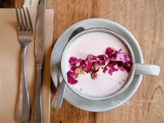 Rose&nbsp;tea&nbsp;latte-FLOVIE FLORIST CAFE