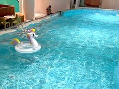 -涨巢·潮玩水疗局