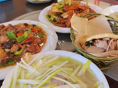 -金卯白肉罩火烧