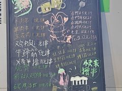 -山野的朋友露营炭火烤肉