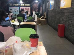 大堂-麦当劳(郑州东高铁站店)