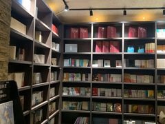 -钟书阁(松江泰晤士小镇店)