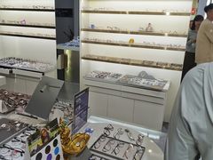 -视野联行眼镜•蔡司•依视路(温江店)