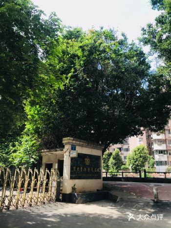 马涌河，以前乌黑发臭，经过巨大的投入整治后