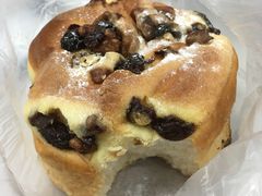 果仁满溢-山崎面包(百联世纪店)