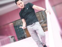 打卡二楼粉色网红楼梯-深圳来福士广场