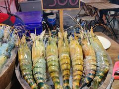 -席娜卡琳火车铁道夜市