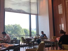 靠窗位-济南香格里拉·咖啡泉自助餐厅