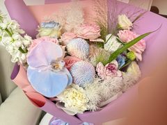 -何兮花店·气球派对鲜花店(马桥银春路万科城店)